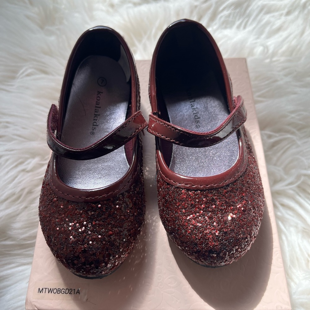 Little Girl Glittery Dress Shoe 7 Toddler Burgundy. Used once by my daughter